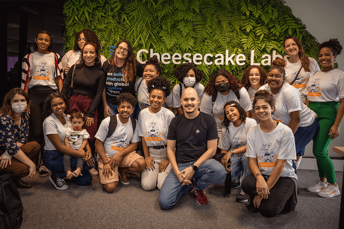 people from the social program tectrampo at the cheesecake labs headquarters